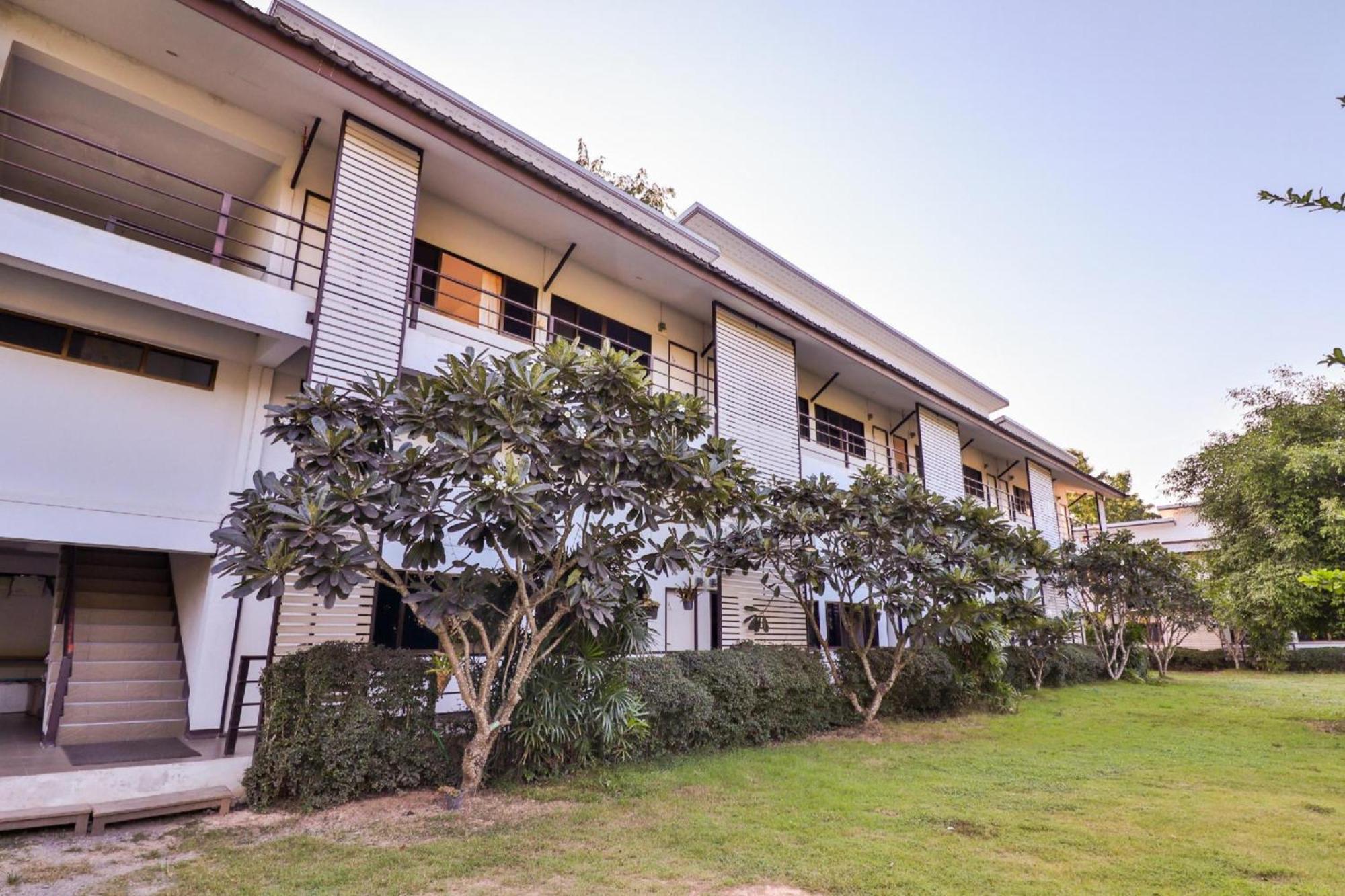Dnk Baan Suan Hotel Lamphun Exterior photo